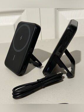 Anker MagGo Magnetic Power Bank iPhone Wireless Battery Kickstand 5000mAh 2 Pack
